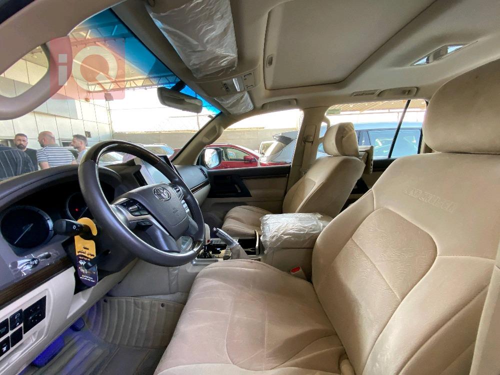 تۆیۆتا لاند کروزەر